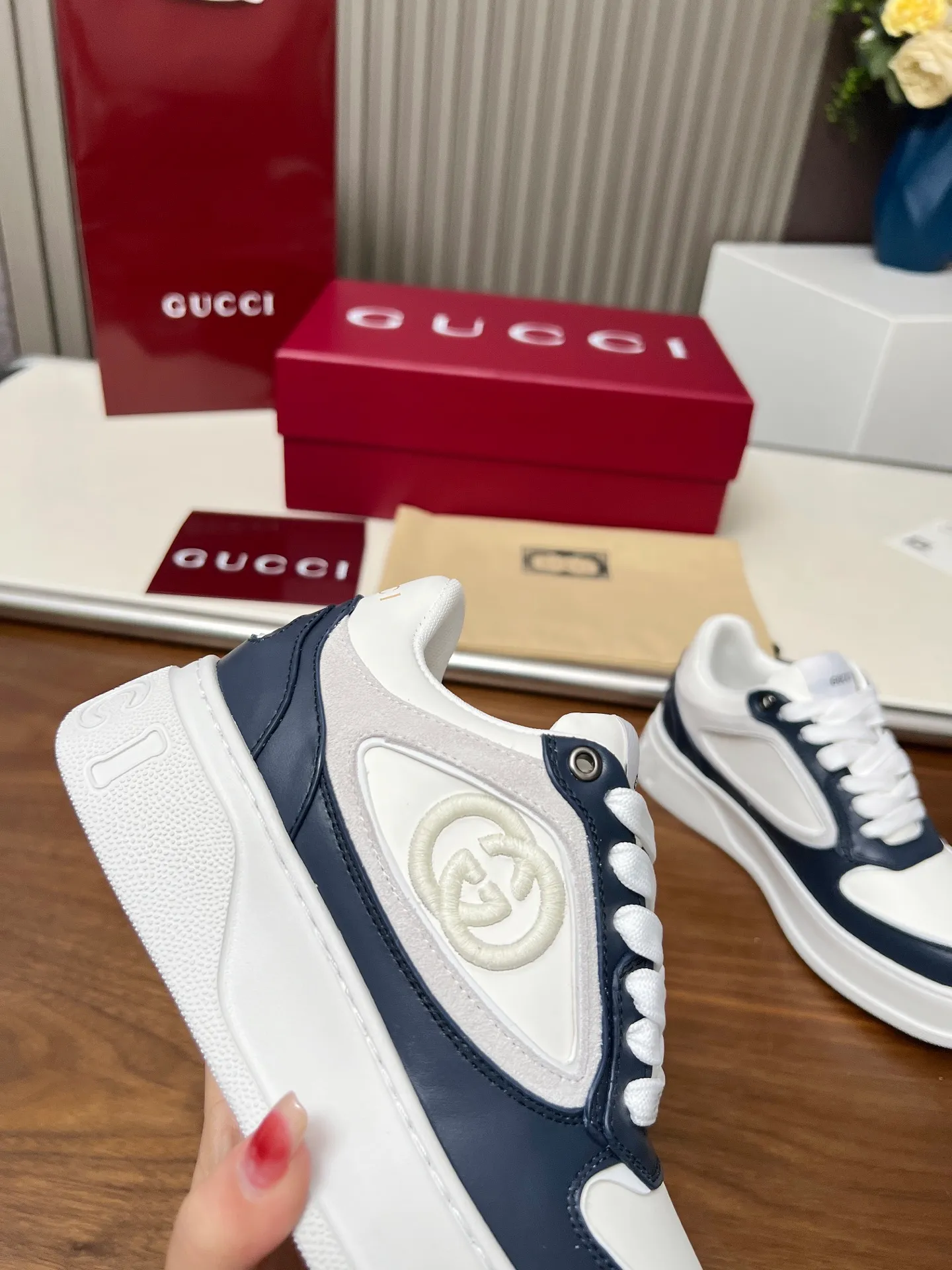 👟👟Ex-factory price 560👟👟Gucci casual sneakers, top version! Oil edge craftsmanship🌸🌸🌸1:1 reproduction. New model for early spring, creating a perfect style💣💣💣street style🔥🔥🔥Cool and stylish C-position fashionable outfit with retro and futuristic feel🌹🌹🌹Classic shoe shape, showing exquisite texture! Open mold to customize high-density outsole. Comes fully packaged. Size: Female 35-46. Fabric: Imported cowhide...men and women